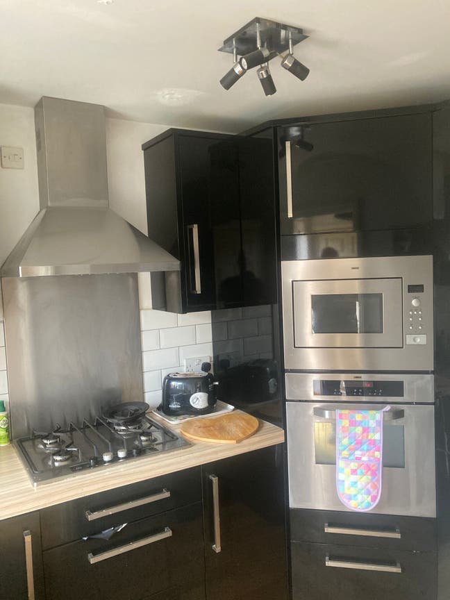 Lovely double bedroom and access to all areas  Main Photo