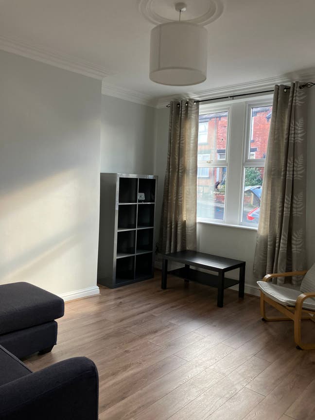Room in 2 bed share house  Main Photo