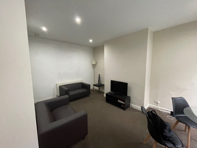 1 Room available to let in Burley, Leeds.(LS42RQ)📍 Main Photo