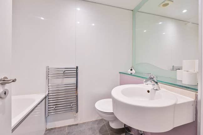 Bedroom and bathroom in a 2 bed, 2 bath flat Main Photo