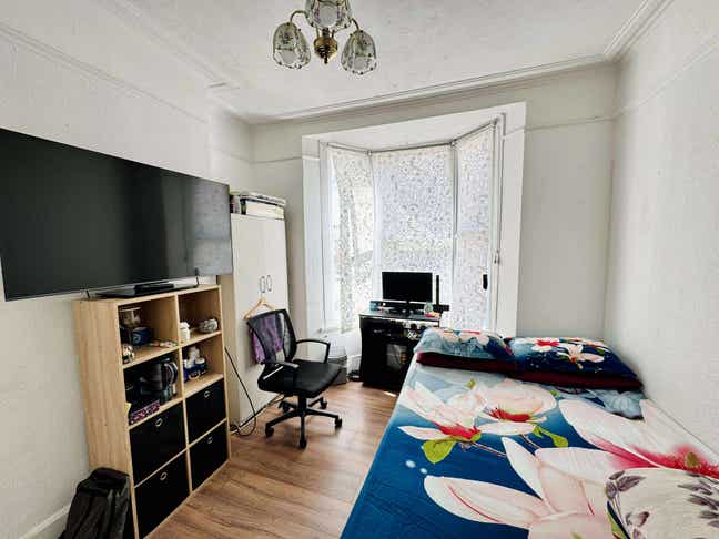 1 double bed room for rent in a 3 bed property Main Photo