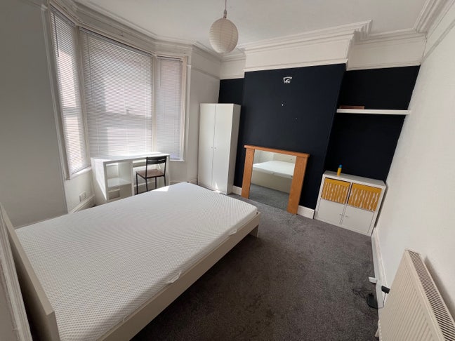Popular Room to Let Main Photo