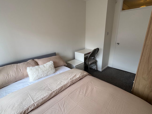 Double bedroom in Northolt  Main Photo