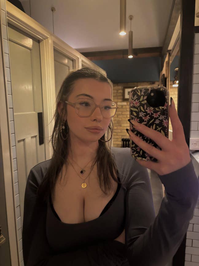 Female student looking for a cool, fun, calm home. Main Photo