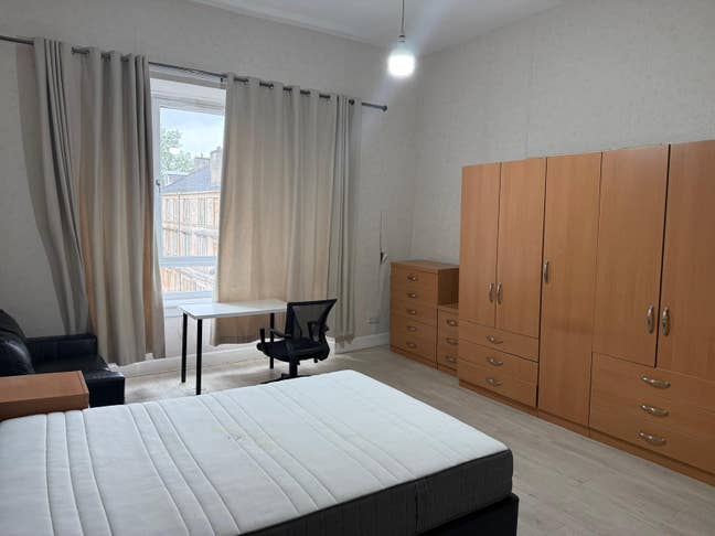 Immediately available - Female Student Flat share Main Photo