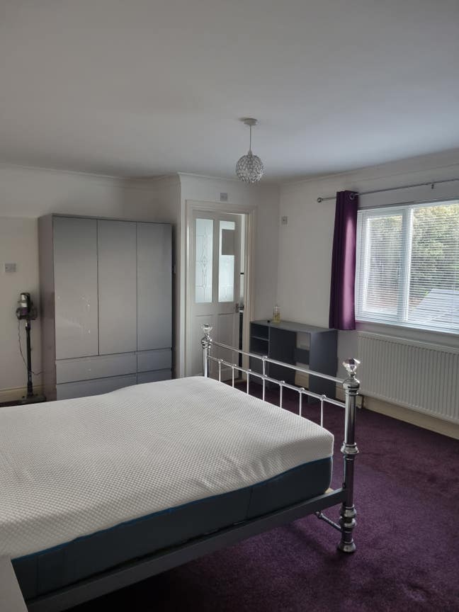 Double Room in Family Home Main Photo