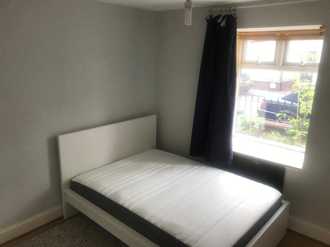 Spacious double room available in St Pauls Main Photo