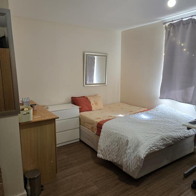 Room available for a month Main Photo