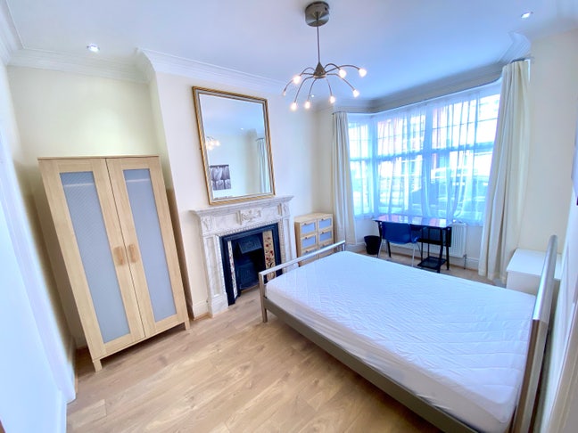 Clarendon Park University of Leicester Room to Let Main Photo