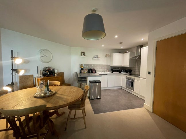 2 bedroom flat Main Photo