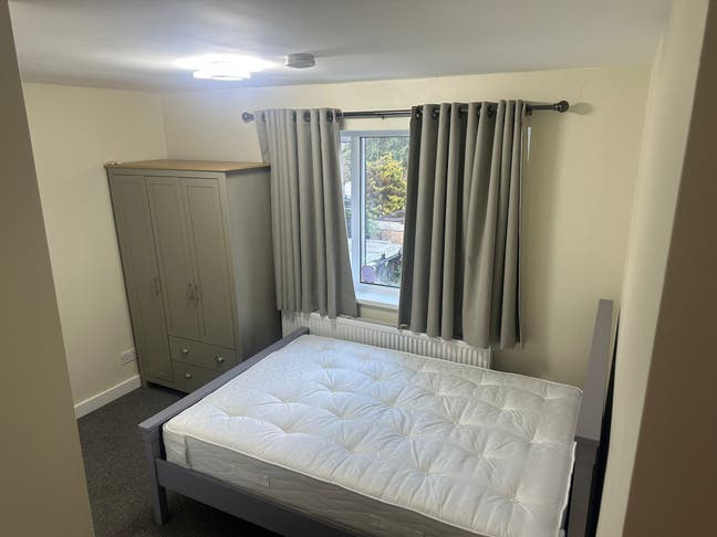 Rooms to let in Newly Refurbished SPACIOUS House Main Photo