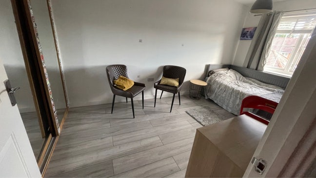 Furnished Double Room with Garden Access, All Bill Main Photo