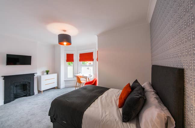 A Spacious Double Ensuite Room Available  Main Photo