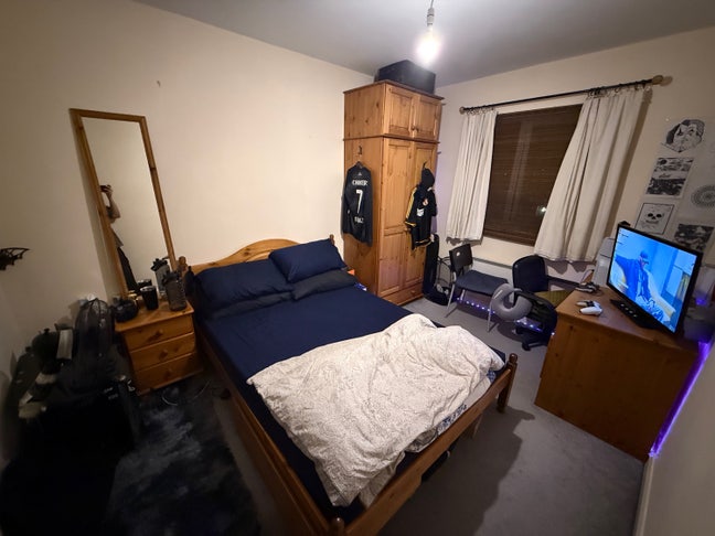 Furnished room available for rent for only 1 month Main Photo