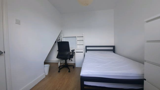 ⭐️Double Room in Nice House - All Bills Included⭐️ Main Photo