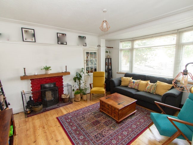 1 PERSON - Large Ground Floor Double Bedroom Main Photo