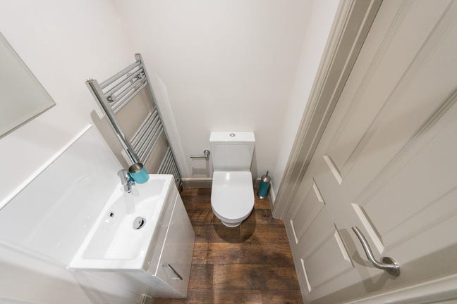 Home Close to Main Station Main Photo