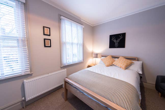 Home Close to Main Station Main Photo