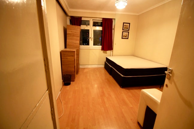 Large Double Room in Prime Location+All Bill Incld Main Photo