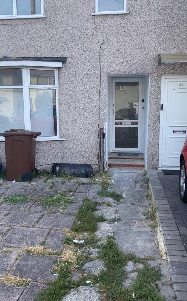 3 Bedrooms Available Bills inc. - RM9 Dagenham Main Photo