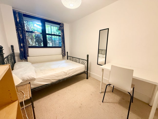Lavish 2-Bedr Duplex with Private Garden – Pimlico Main Photo