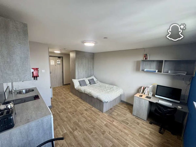 Studio Available Derby City Centre Main Photo