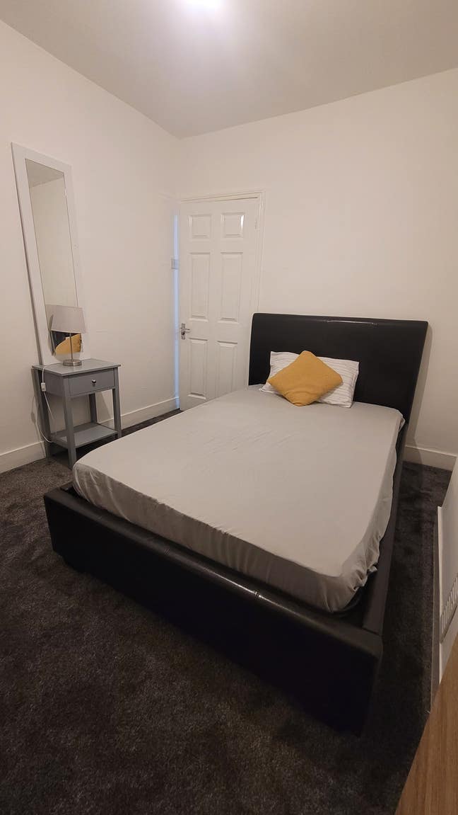 Beautiful hygienic room for peaceful stay  Main Photo
