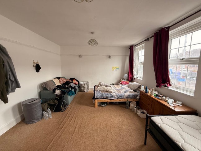 Room For Share Main Photo