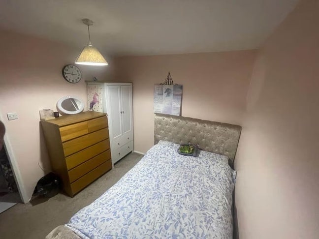 Double room to let in Hayes UB3 1NG for £700 Main Photo