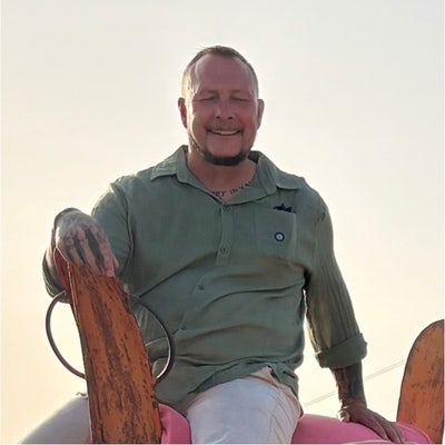 Professional Male seeks a double room Main Photo
