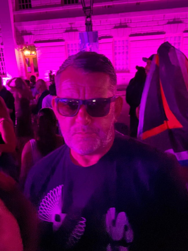 47 year old Male seeks a double room Main Photo