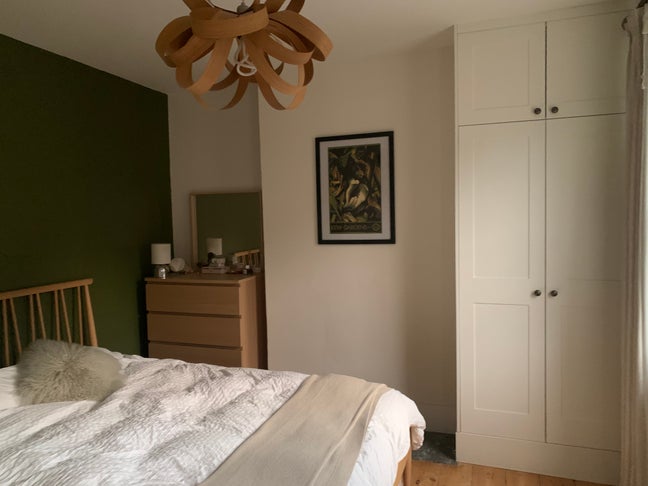 Large bedroom and own bathroom in central henley  Main Photo