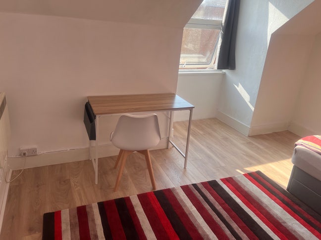 Double room near the malll Luton Main Photo