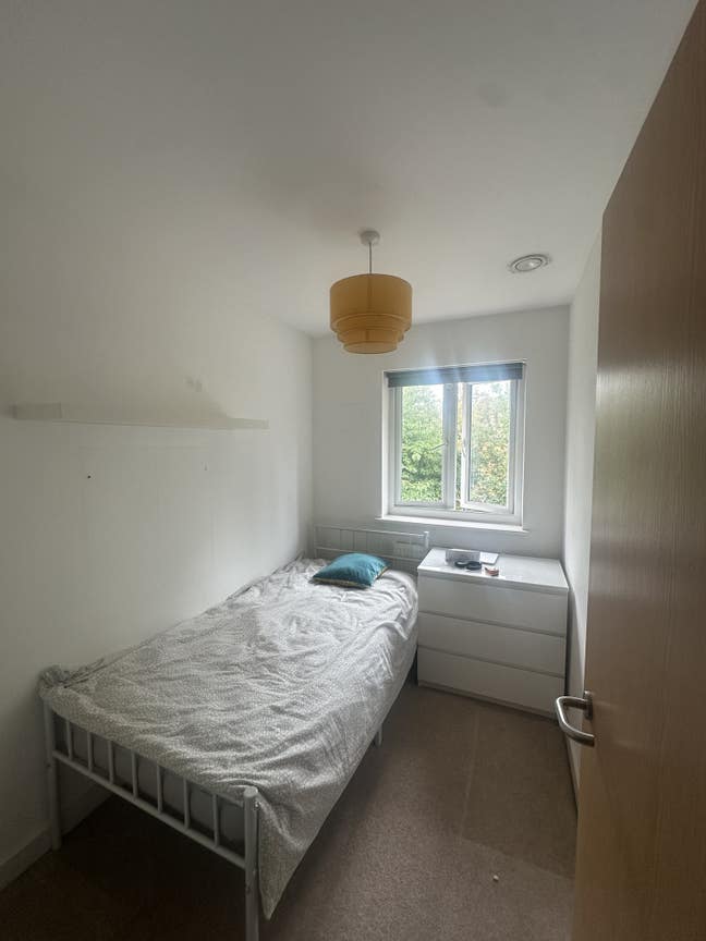 En suite room available in Ashton bank way  Main Photo