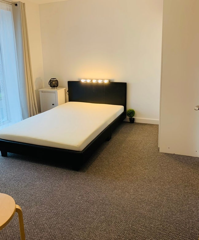 Bright Ensuite Double Room in Modern 4-Bed House  Main Photo