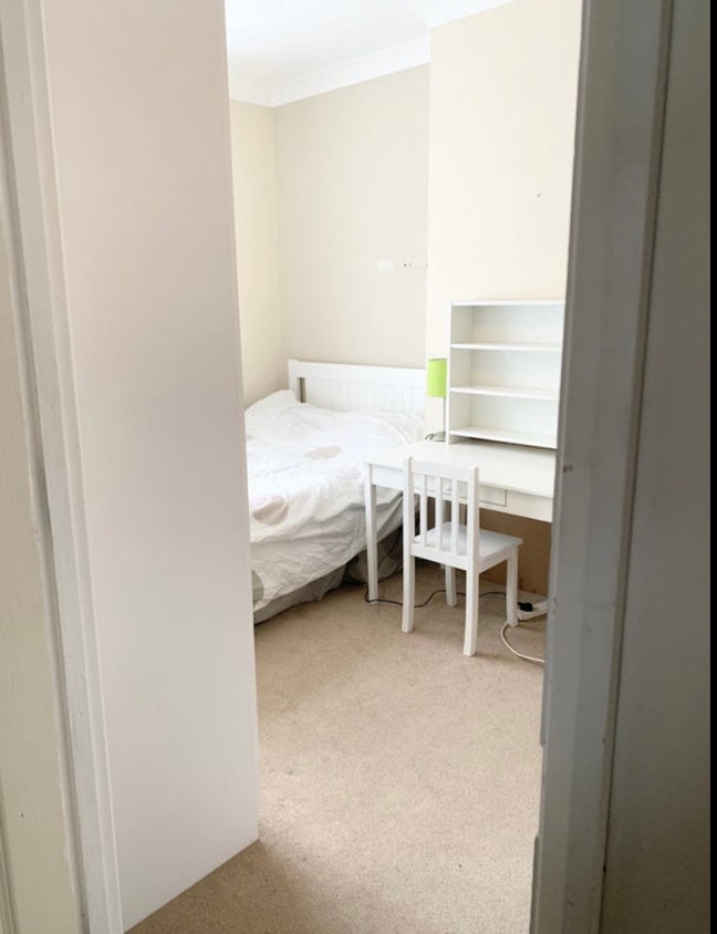 Single Studio 10 mins Colindale Wi Fi & Parking  Main Photo