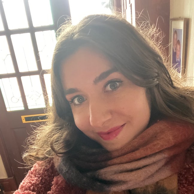 I’m a young female professional (22 years o... Main Photo