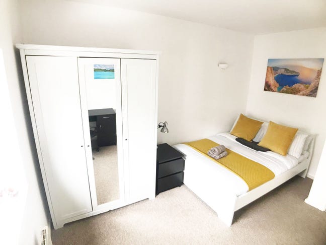 Deluxe Double Room in a Beautiful Flat Main Photo