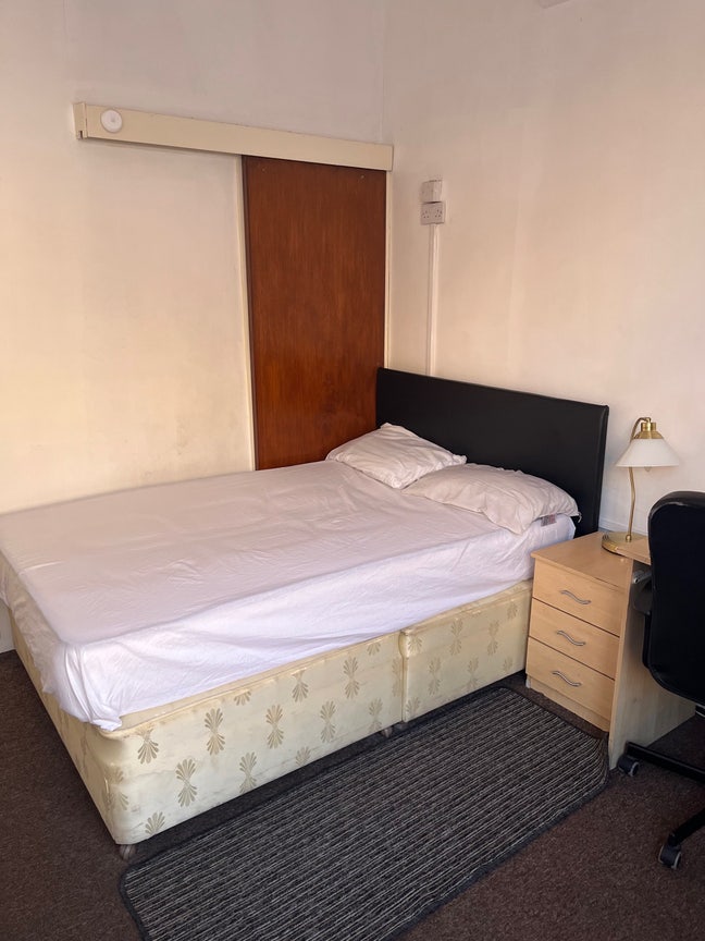 Room located CV1  Main Photo