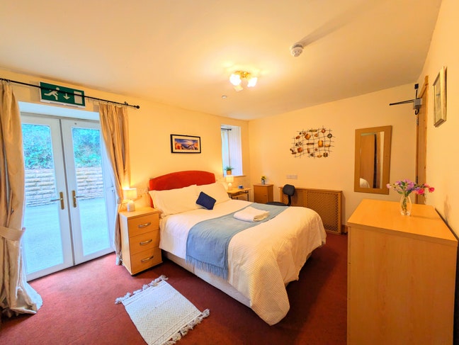 Luxury es double room, ex-hotel nr town centre Main Photo