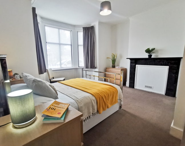 Large Rm/Ensuite/Parking/Close to Hosp. A500 & M6 Main Photo