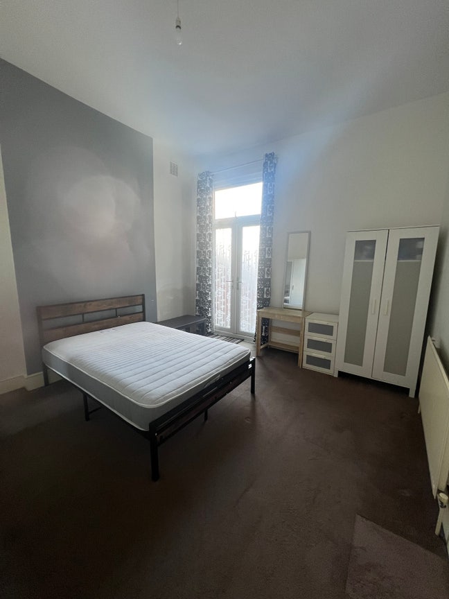 Large double in Leytonstone next to central line Main Photo