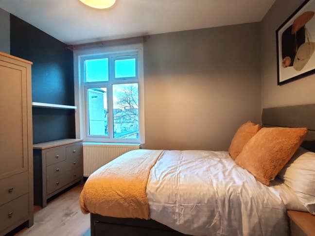 Double Room + Private Study in Wembley Main Photo