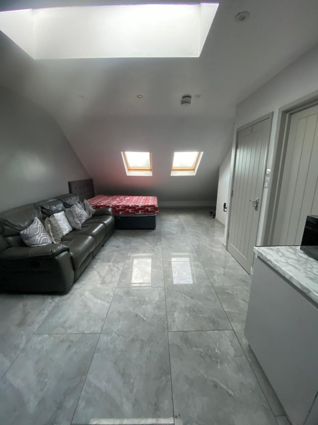 New furbished Studio Flat available. Main Photo