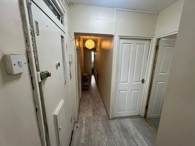 Fantastic 4 Bed Flat (NO LOUNGE) to rent Mile End Main Photo