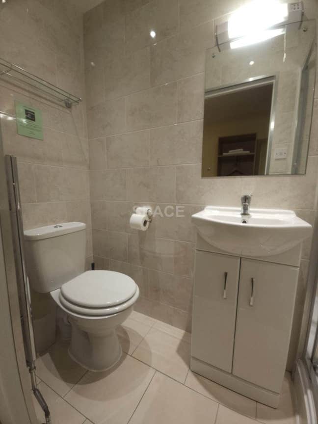 118 Connaught Road, Studio 18 Main Photo