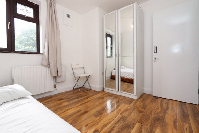 Royal Victoria | Room | Next to Dlr&Elizabeth Line Main Photo