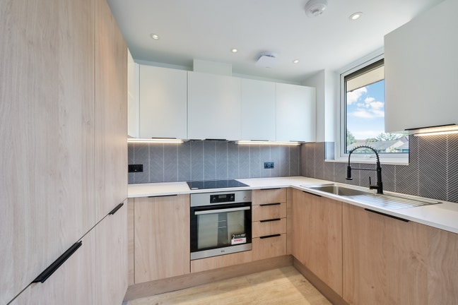 New Refurbished House**Garden**Parking**Avail Now Main Photo