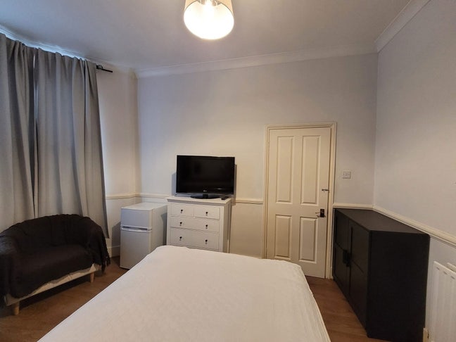 Rent Room  Main Photo