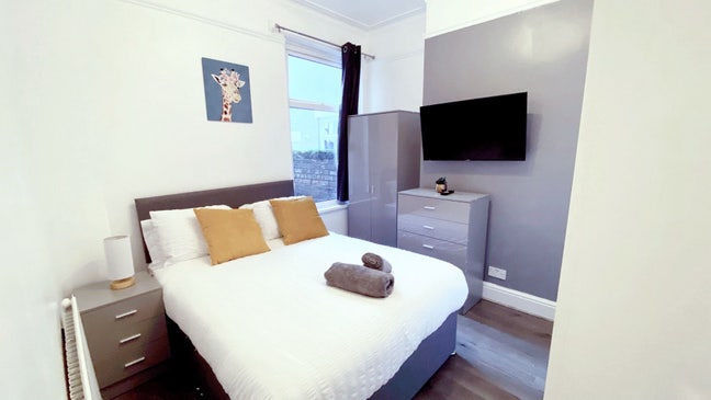 6 Bed 4 bath House Share  Main Photo